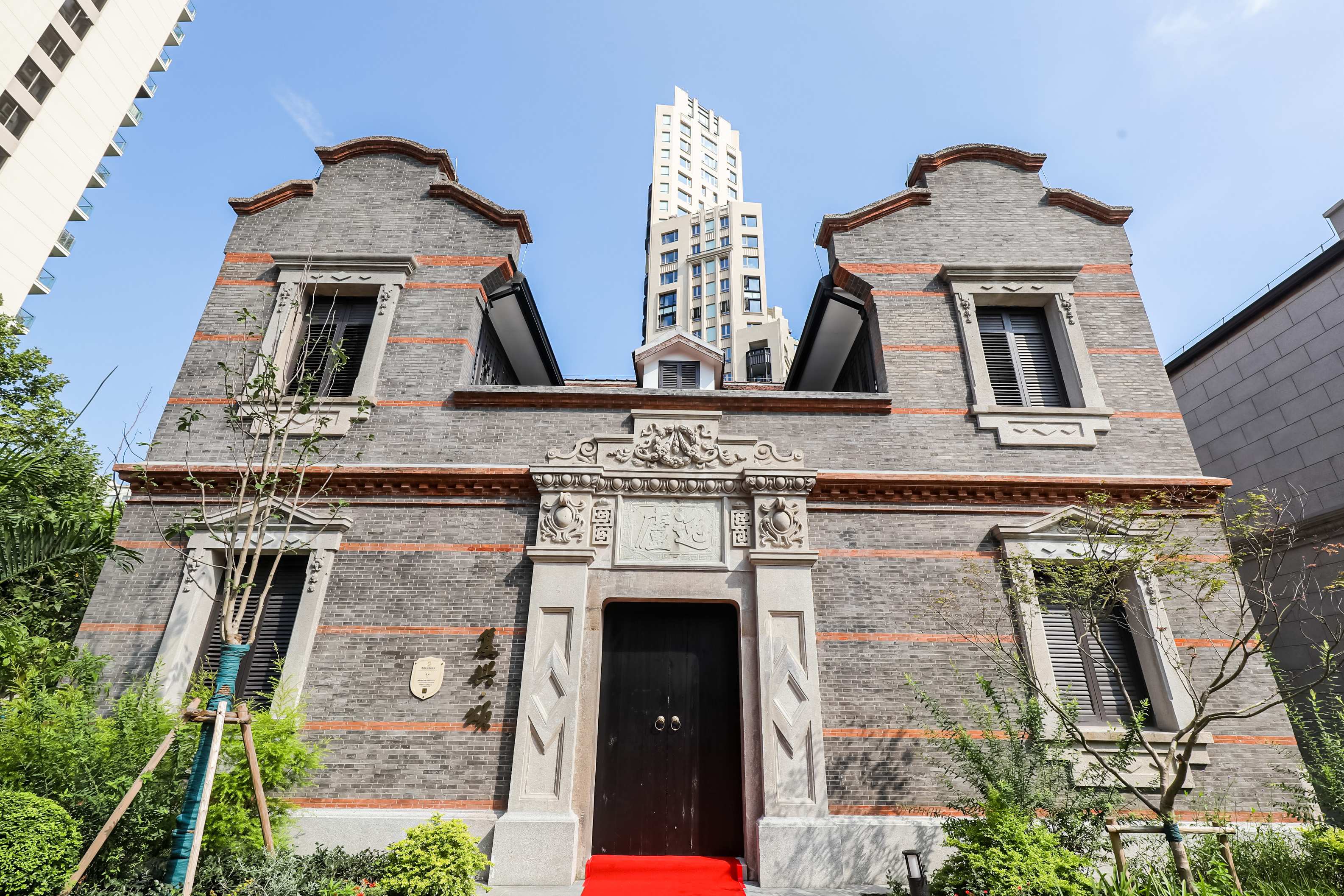 "复兴·颂"原名逸庐,坐落于上海市黄浦区复兴中路118号